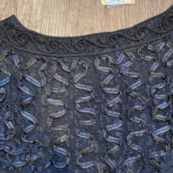 S.M. Collection Lace and Bead Top - Picture 9 of 9